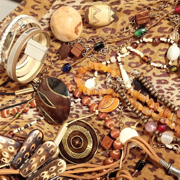 Huge Lot Browns Ambers Wood Boho Style Jewelry Hippie Whimsigoth Animal Print 27 - Picture 4 of 12